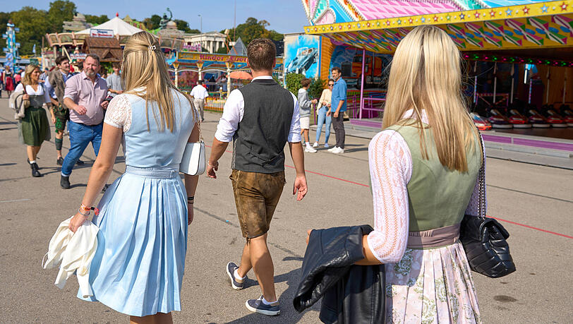 Frauen, die sich auf der Wiesn unsicher fühlen oder Opfer von sexualisierte Gewalt wurden, können im Safe Space auf der Theresienwiese Hilfe bekommen. (Symbolbild) Frauen, die sich auf der Wiesn unsicher fühlen oder Opfer von sexualisierte Gewalt wurden, können im Safe Space auf der Theresienwiese Hilfe bekommen. (Symbolbild)