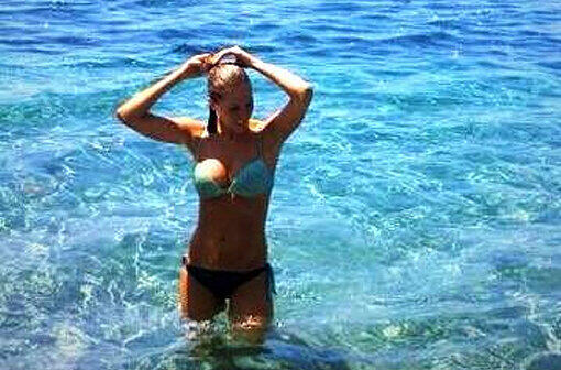 María Imízcoz, die sexy Freundin von Mittelfeld-Star Javi Martínez postet fleißig Fotos auf Twitter und Facebook.