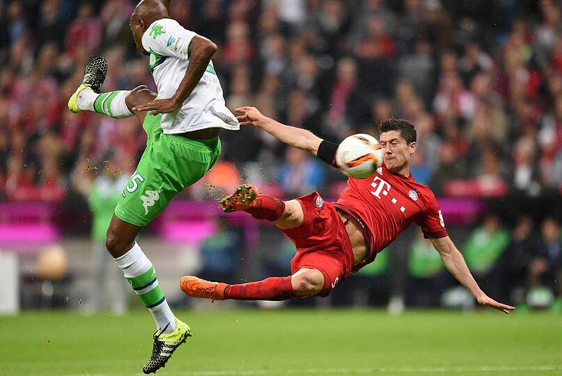22. September - die Lewandowski-Gala: Das Duell mit Wolfsburg war zum Spitzen-Duell der Bundesliga auserkoren worden. Der VfL erzielte die Führung. Nach seiner Einwechslung zur Halbzeit hatte Bayern-Stürmer Robert Lewandowski aber etwas dagegen. Innerhalb von neun Minuten traf er fünf Mal aus allen Lagen zum 5:1-Endstand. Dafür erhielt der Pole vier Einträge ins Guiness-Buch der Rekorde.