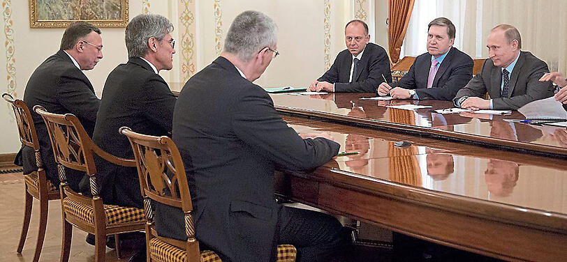 Bei Putin: Kaeser (2. v. l.) beim russischen Präsidenten in dessen Luxus-Residenz in Nowo-Ogarjowo in der Nähe von Moskau.