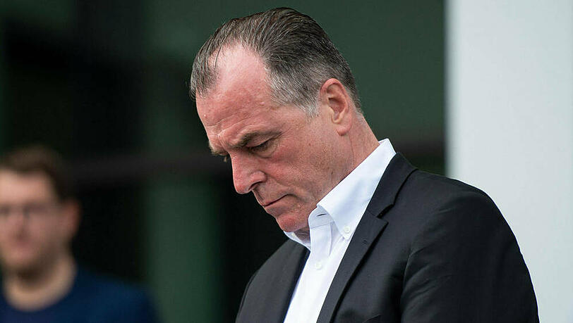 Unternehmer und Schalke-04-Präsident Clemens Tönnies steht unter Beschuss. Unternehmer und Schalke-04-Präsident Clemens Tönnies steht unter Beschuss.