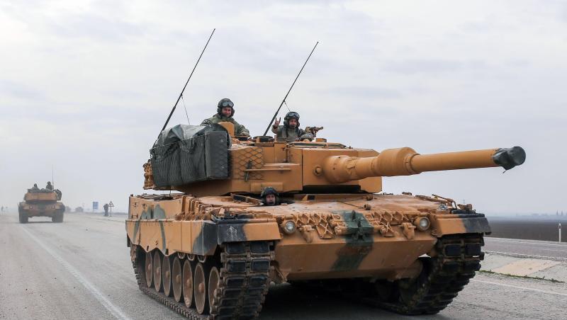 Ein türkischer Panzer vom Typ Leopard 2A4 in der Nähe der syrischen Grenze. Ein türkischer Panzer vom Typ Leopard 2A4 in der Nähe der syrischen Grenze.
