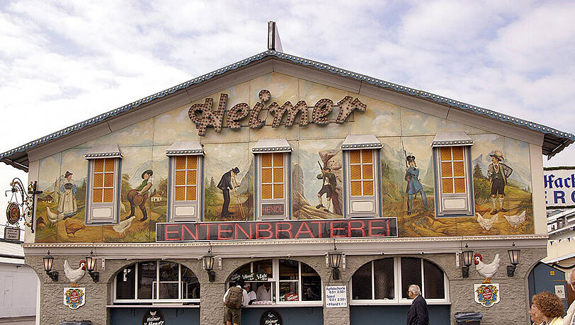 Die Entenbraterei Heimer muss wohl heuer ihren Platz auf der Wiesn räumen. Dagegen wehren sich die Bedienungen. Die Entenbraterei Heimer muss wohl heuer ihren Platz auf der Wiesn räumen. Dagegen wehren sich die Bedienungen.
