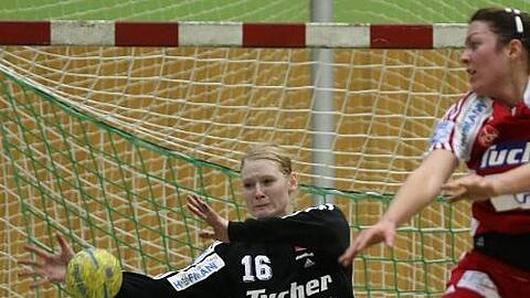 Starker Auftritt vor der Pause: Club-Torfrau Jana Krause glänzte mit tollen Reflexen.