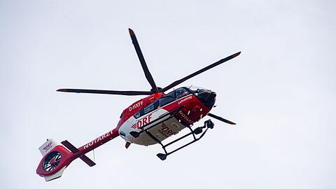 Ein Rettungshubschrauber musste den Verletzten ins Krankenhaus bringen. (Symbolfoto)