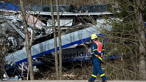 Die Waggons waren teils v&ouml;llig zerst&ouml;rt. (Archivfoto)