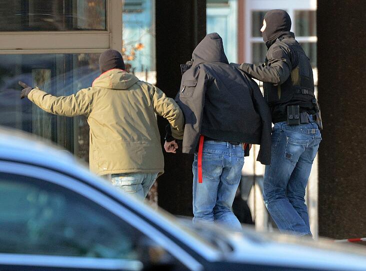 Carsten S. wird vorgeworfen, den Mitgliedern der terroristischen Vereinigung Nationalsozialistischer Untergrund (NSU) eine Schusswaffe und Munition verschafft zu haben.