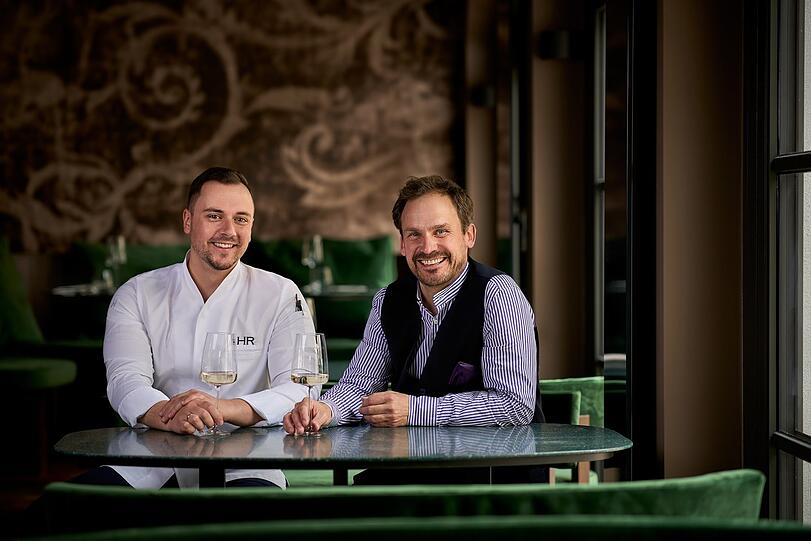 Chefkoch Hannes Reckziegel (l.) und Restaurantleiter Stephan Fobo sind hochmotiviert, dem Bogenhauser Hof frisches Leben einzuhauchen. Das erste Feedback der Gäste ist vielversprechend.