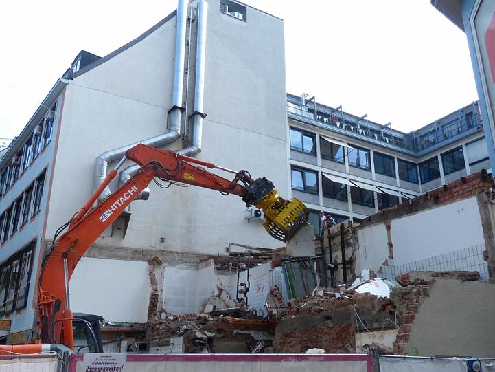 In zwei Monaten soll das Erdgeschoss komplett abgerissen sein.