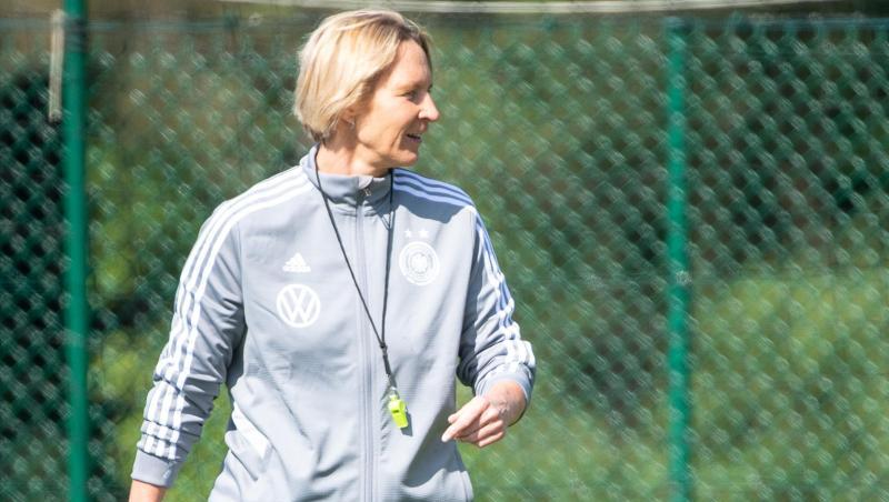 Freut sich auf den WM-Auftakt mit den deutschen Fußball-Frauen: Bundestrainerin Martina Voss-Tecklenburg. Freut sich auf den WM-Auftakt mit den deutschen Fußball-Frauen: Bundestrainerin Martina Voss-Tecklenburg.