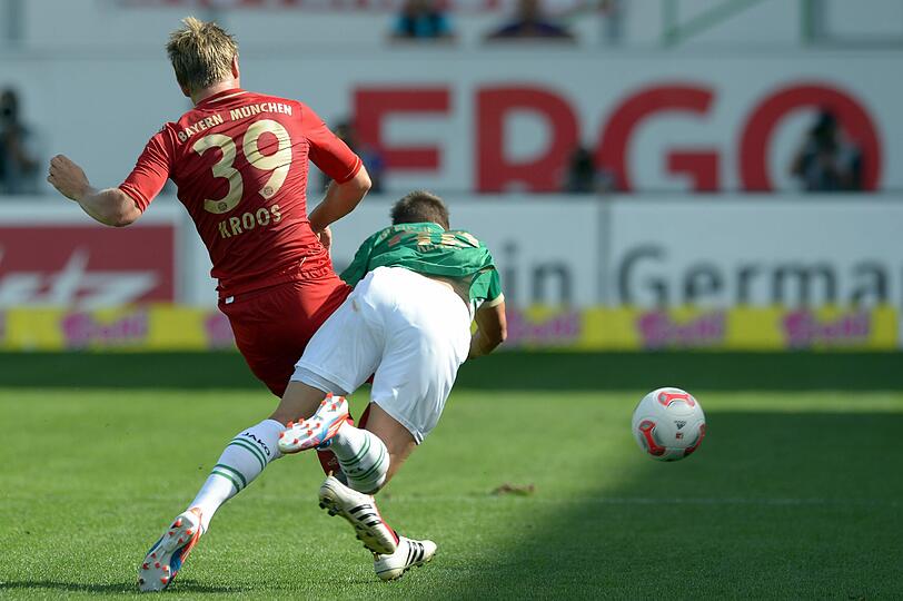 TONI KROOS NOTE 4
In Halbzeit eins zu zaghaft, nicht präsent genug in den Zweikämpfen. Viele Sicherheitspässe. Kam besser ins Spiel als man 1:0 führte.