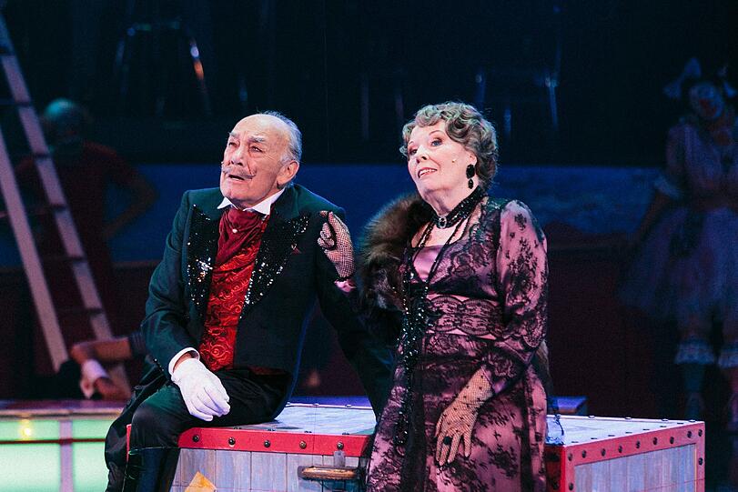 Franz Wyzner als Zirkusdirektor Stanislawski, Gisela Ehrensperger als seine Frau Wanja