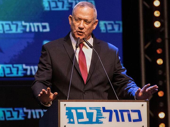 Das Mitte-Bündnis Blau-Weiß von Benny Gantz wurde mit 33 von 120 Sitzen stärkste Fraktion im Parlament. Netanjahus Likud wurde nur zweitstärkste politische Kraft mit 31 Mandaten.