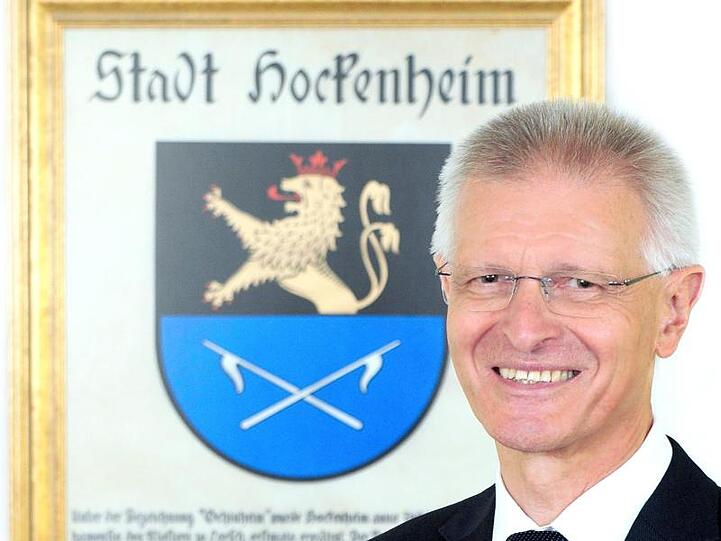 Der Hockenheimer Oberbürgermeister Dieter Gummerist ist von einem Unbekannten angegriffen und schwer verletzt worden.