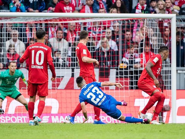 Sargis Adamyan von Hoffenheim (2.v.r.) trifft zum 1:2. Foto: Matthias Balk/dpa