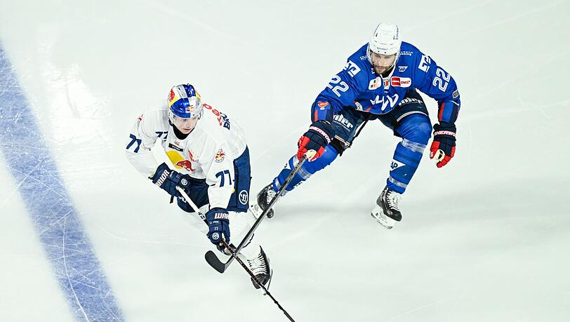 Ohne Adam Brooks (l) fehlt dem EHC Red Bull M&uuml;nchen ein Topst&uuml;rmer. (Archivbild)