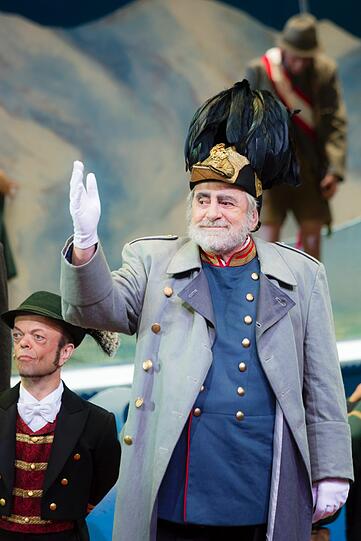 Maximilian Schell als Kaiser und Wolfgang Schubert als Ketterl