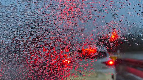 Es staut sich auf der A3. (Symbolbild)