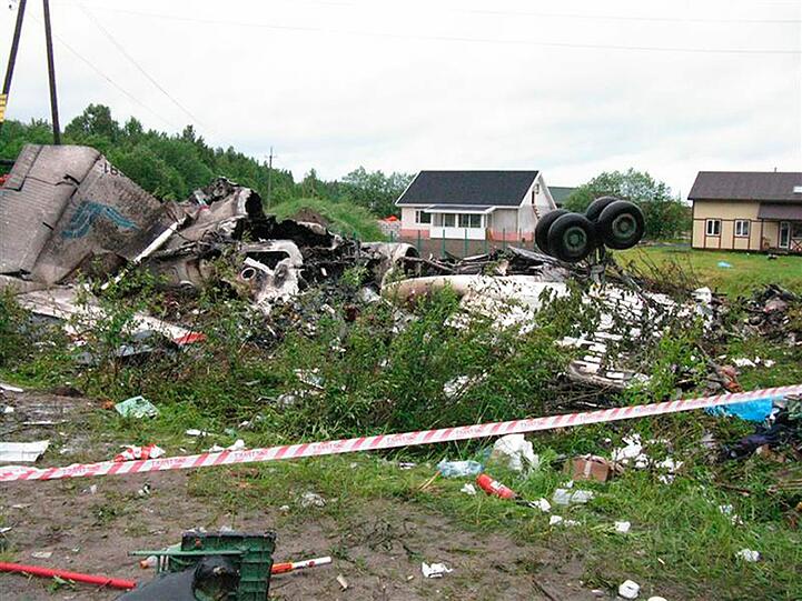 Flugzeugabsturz in Russland: Die Bilder