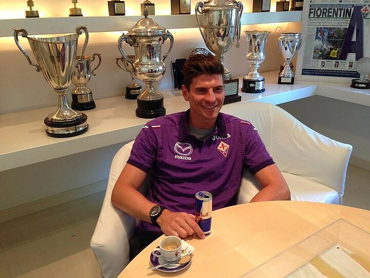 Sein erstes Foto im Trikot der Fiorentina: Mario Gomez am Montag in Florenz.