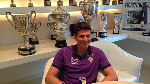 Sein erstes Foto im Trikot der Fiorentina: Mario Gomez am Montag in Florenz.