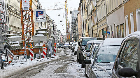 Die Heßstraße, wie sie derzeit ausschaut: schmal, viele Häuser und &ndash; im Sommer &ndash; wenig Grün.