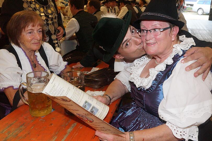 Der Festzug, der Anstich, die Gäste: So schön ist's beim Aubinger Herbstfest.