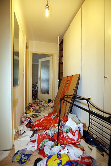 Das Werk eines Mietnomaden: der Gang der Müllwohnung in der Maxvorstadt.