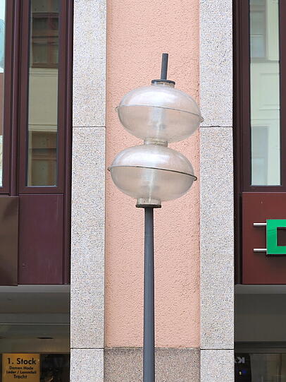 Diese Lampe wurde aber anscheinend schief zusammengebaut.