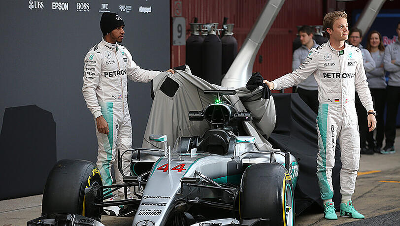 Lewis Hamilton und Nico Rosberg (rechts) lüften das Mercedes-Geheimnis. Lewis Hamilton und Nico Rosberg (rechts) lüften das Mercedes-Geheimnis.