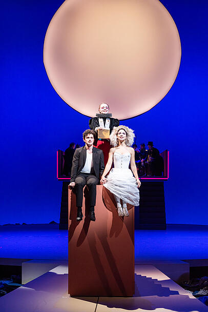 Die Studierenden der Theaterakademie im Musical "Twelfth Night" auf der Bühne des Prinzregententheaters. Die Studierenden der Theaterakademie im Musical "Twelfth Night" auf der Bühne des Prinzregententheaters.