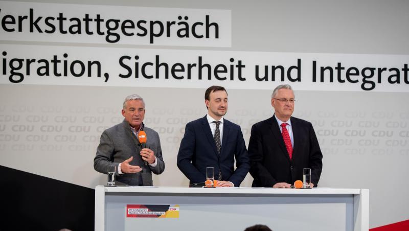 T. Strobl (l-r, CDU), Innenminister von Baden-Württemberg, P. Ziemiak, CDU-Generalsekretär, und Joachim Herrmann (CSU). Foto: Kay Nietfeld T. Strobl (l-r, CDU), Innenminister von Baden-Württemberg, P. Ziemiak, CDU-Generalsekretär, und Joachim Herrmann (CSU). Foto: Kay Nietfeld