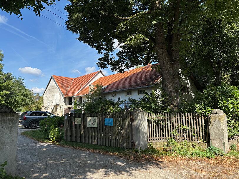 Ländlich ist es in Daglfing – noch. Dieser alte Hof steht auf städtischem Grund.
