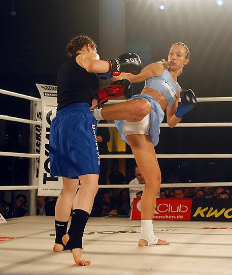 Bleibt weiterhin ungeschlagen: Kickbox-Weltmeisterin Christine Theiss gewann gegen Olja Zerajic
