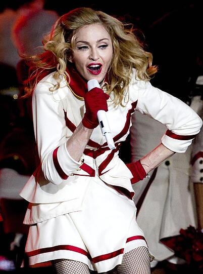 Madonna: 53-jährige Pop-Quenn und immer noch "sexy as hell" - sehen Sie hier die besten und heißesten Bilder ihrer Show in Rom.