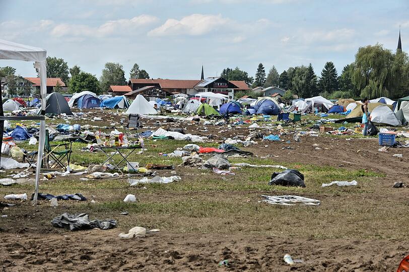 Die letzten Besucher packen ihre Sachen. Die Bilder vom Festivalgelände nach fünf Tagen Chiemsee Summer.