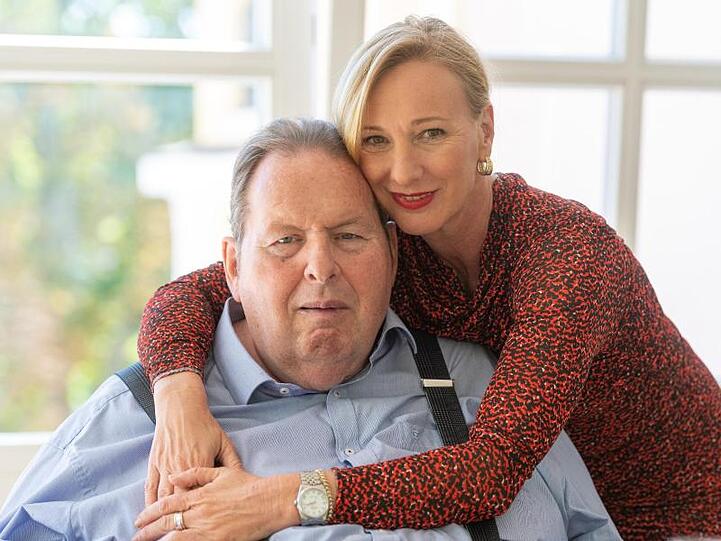 Ottfried Fischer und seine Lebensgefährtin Simone Brandlmeier 2019 in Passau.