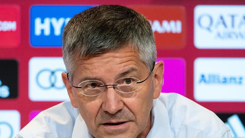 Herbert Hainer, Präsident von München, nimmt an einer Pressekonferenz teil.