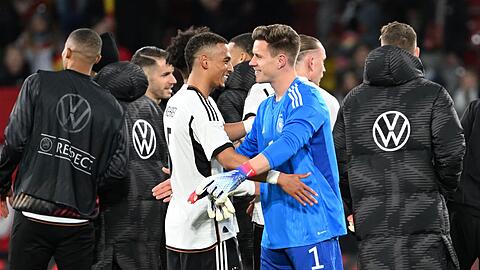 Als Nachzügler trainierte Thilo Kehrer (l) individuell, Marc-André ter Stegen(r) startete ins Torwarttraining.
