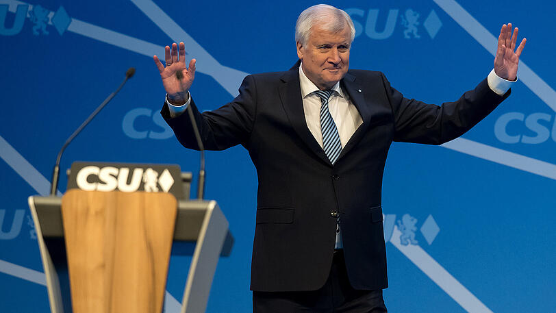 Der CSU-Vorsitzende und bayerische Ministerpräsident Horst Seehofer spricht in Nürnberg beim CSU-Parteitag.
