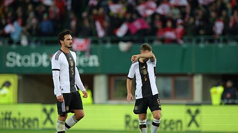 Mats Hummels (l.) und Joshua Kimmich sollten eigentlich Anführer bei der DFB-Elf sein, aber genau diese Spielertypen vermisst Jean-Marie Pfaff.