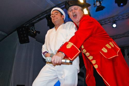 Klaus & Klaus bringen die Menge zum Toben.