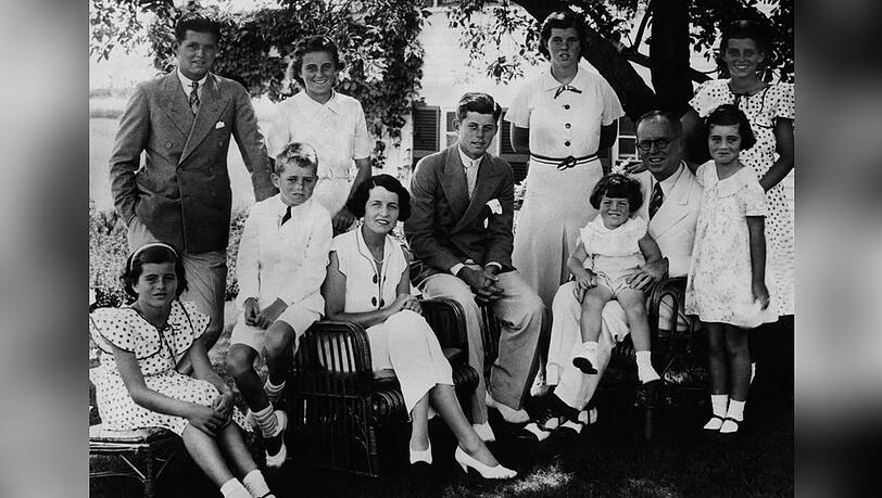 Rose Kennedy (Mitte) mit ihrem Mann Joseph und den gemeinsamen Kindern.