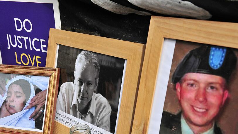 Unter strengen Sicherheitsvorkehrungen
beginnt die US-Militärjustiz mit einer Anhörung im Fall des
mutmaßlichen Wikileaks-Informanten Bradley Manning. Unter strengen Sicherheitsvorkehrungen
beginnt die US-Militärjustiz mit einer Anhörung im Fall des
mutmaßlichen Wikileaks-Informanten Bradley Manning.