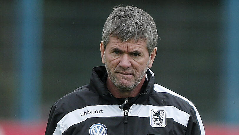 Nur noch ein Trainer auf Zeit: Friedhelm Funkel am Donnerstag an der Grünwalder Straße. Nur noch ein Trainer auf Zeit: Friedhelm Funkel am Donnerstag an der Grünwalder Straße.