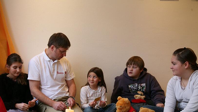 Das Programm "Lacrima" bietet Trauerbegleitung für Kinder und Jugendliche. Das Programm "Lacrima" bietet Trauerbegleitung für Kinder und Jugendliche.