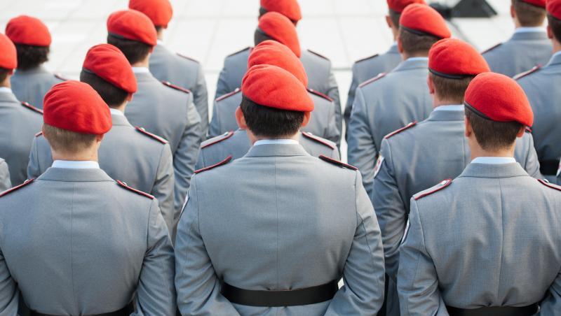 Bundeswehrsoldaten sind im Bendlerblock zu ihrem feierlichen Gelöbnis angetreten. Foto: Maurizio Gambarini/dpa/Archiv Bundeswehrsoldaten sind im Bendlerblock zu ihrem feierlichen Gelöbnis angetreten. Foto: Maurizio Gambarini/dpa/Archiv