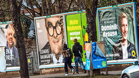 Riesenplakate der drei OB-Kandidaten Dieter Reiter (SPD, bisher), Clemens Baumg&auml;rtner (CSU) und Dominik Krause (Gr&uuml;ne).