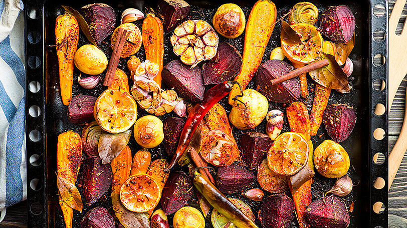 Mit roter Bete und Möhren entstehen hervorragende Februar-Rezepte.