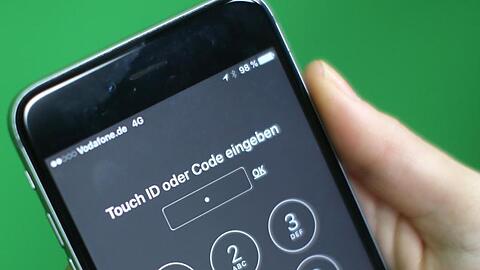 Apple will den Passwortschutz zweier iPhones von Attentätern auch auf Druck von Behörden nicht aufheben.